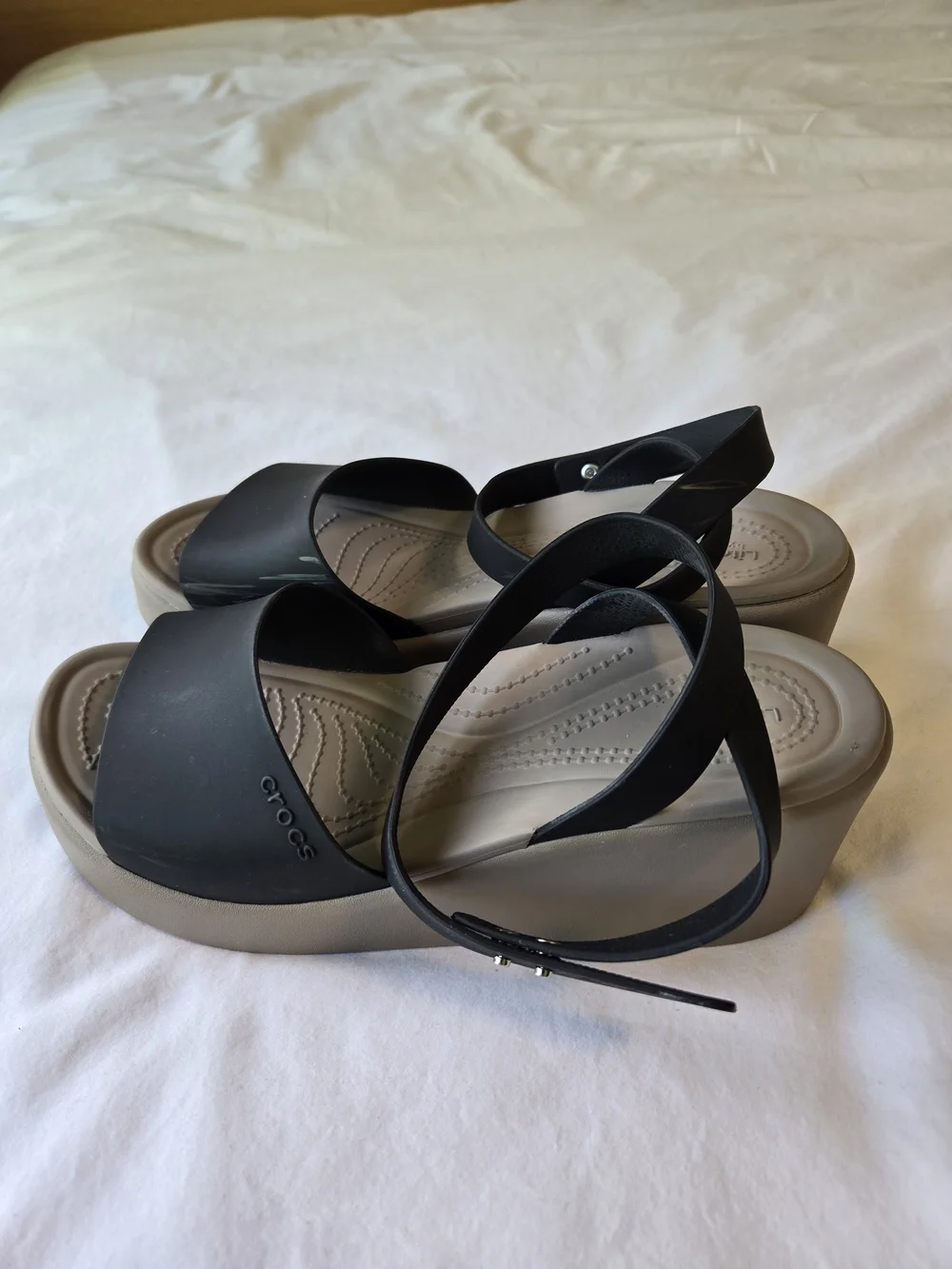 CROCS Brooklyn Ankle Strap Wedge, Black & Tan Wedge Sandals with Ankle Strap - Picture 4 of 16